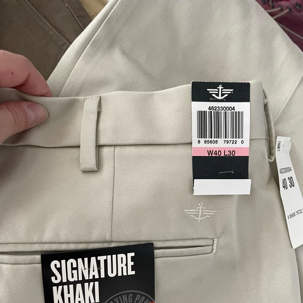 NWT mens Dockers Signature Khakis Relaxed Fit